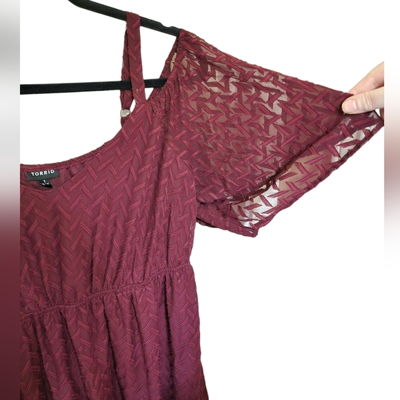 Torrid sz 1 1X Textured off shoulder dress in Maroon - Picture 3 of 4